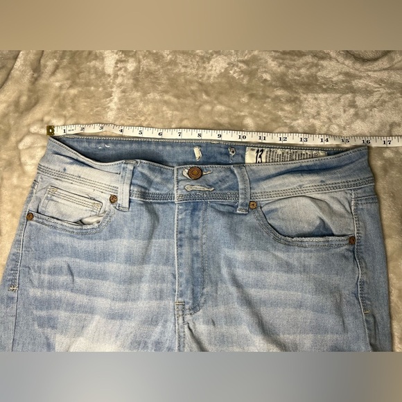 Light Wash Ripped Jeans - Picture 4 of 4